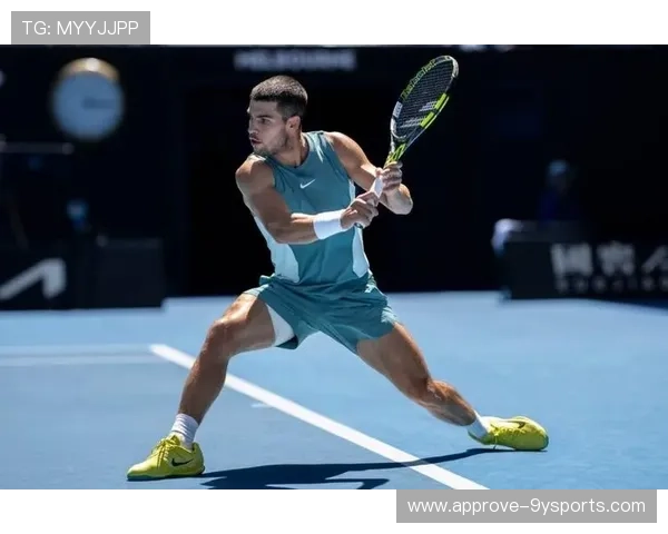 网坛最新动态：顶尖选手激战赛场精彩瞬间回顾